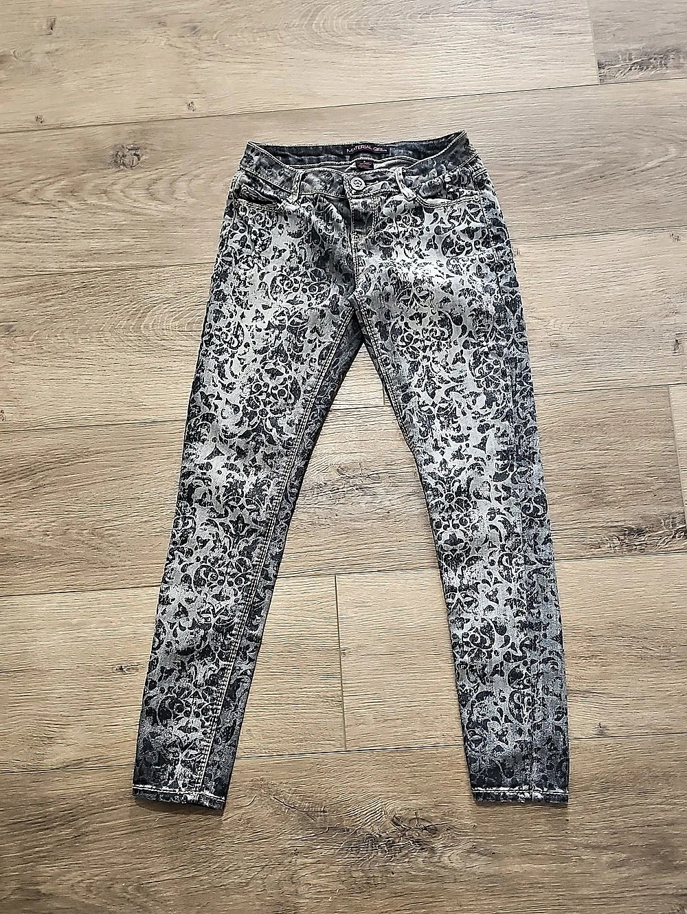Material Girl Floral Skinny Jeans Gray Size 3